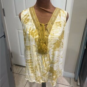 Elegant Yellow and White V-Neck Blouse